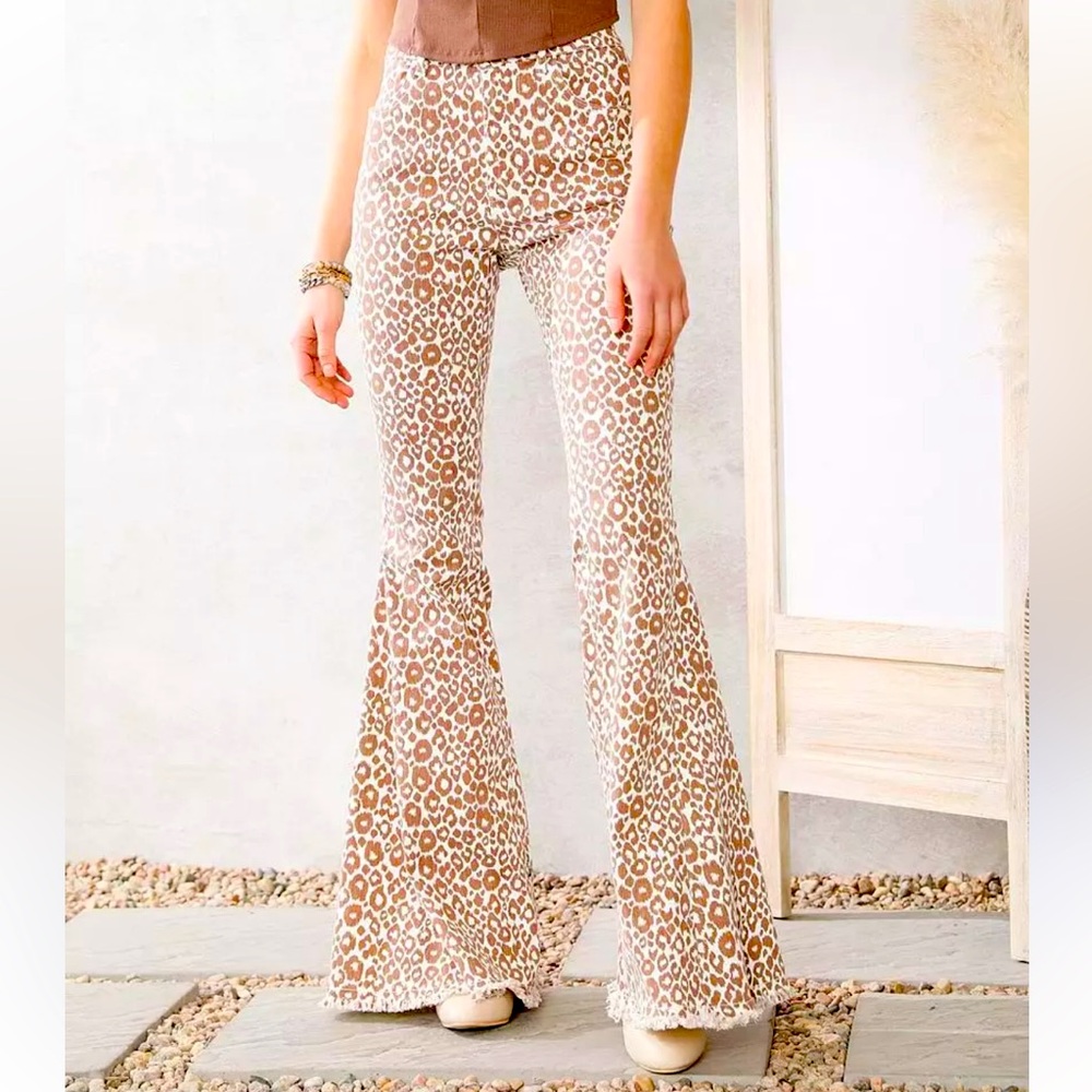 Saints & Hearts High Rise Extreme Flare Jeans – Animal Print | Size‎ Small